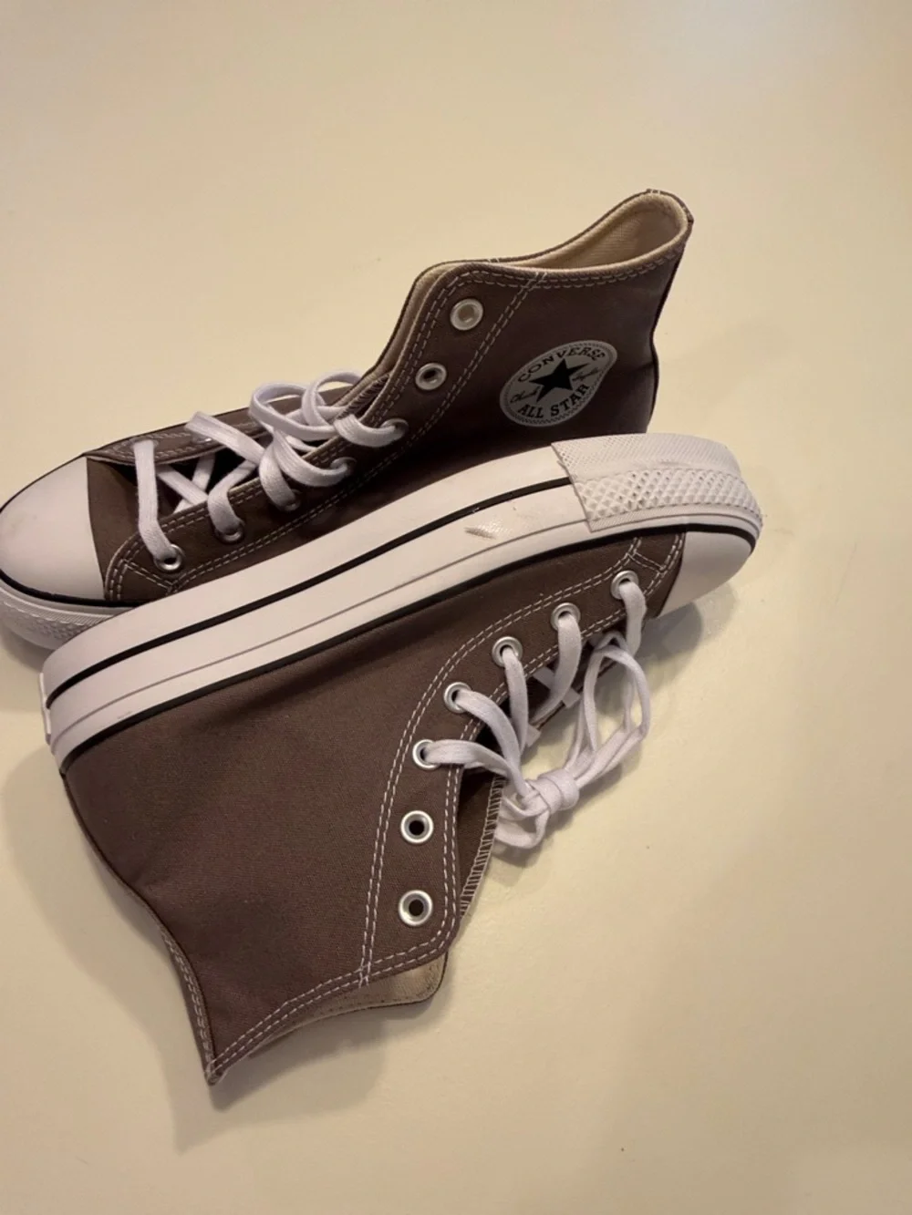 Converse High-Top Canvas Sneakers in Brown and White Sz 9. NWOB. Box42 - Picture 4 of 6